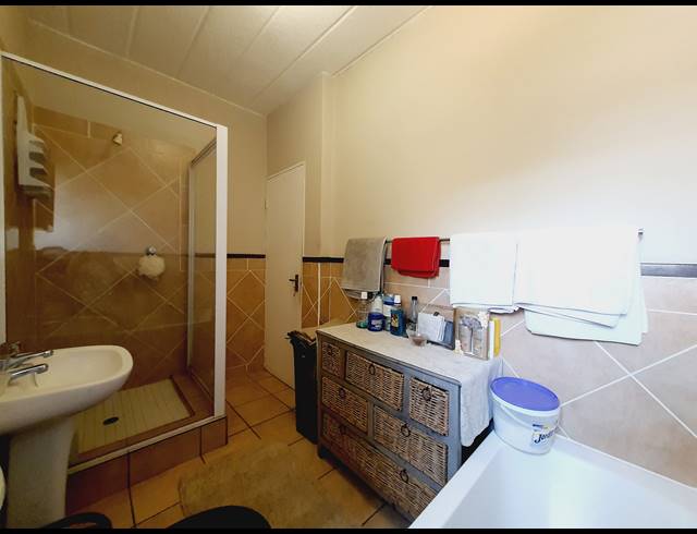 1 BEDROOM APARTMENT FOR SALE IN DOUGLASDALE